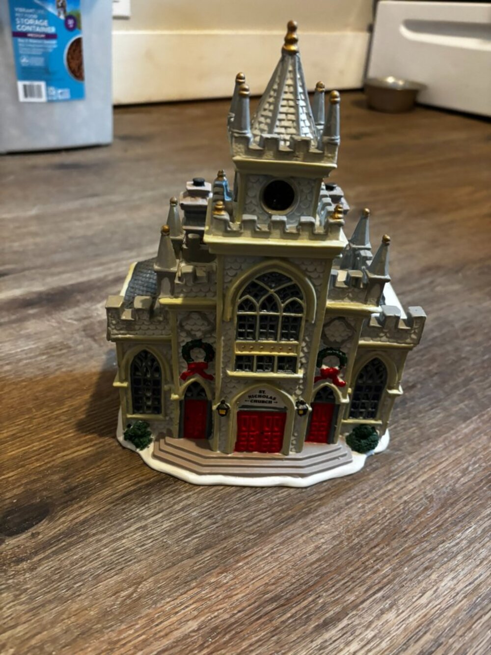 Lemax Christmas Village light up house St, Nicholas Church set w/8 accessories
